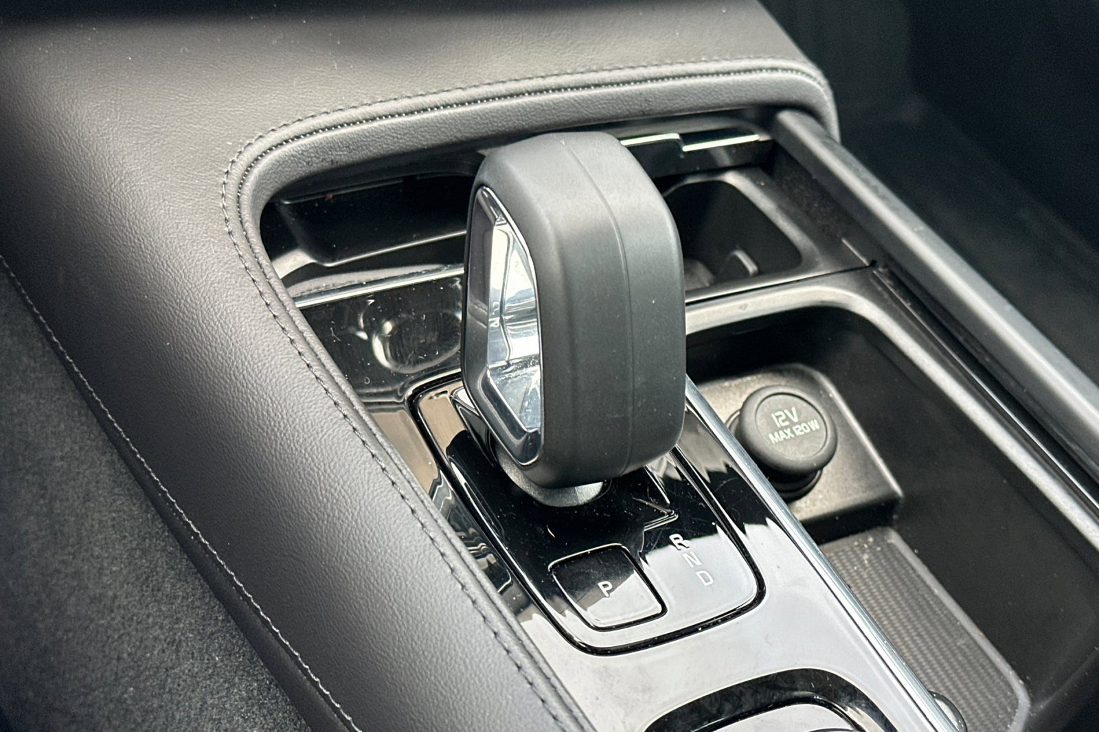 Used 2025 Volvo S90 B6 Plus w/ Protection Package Premier image 24