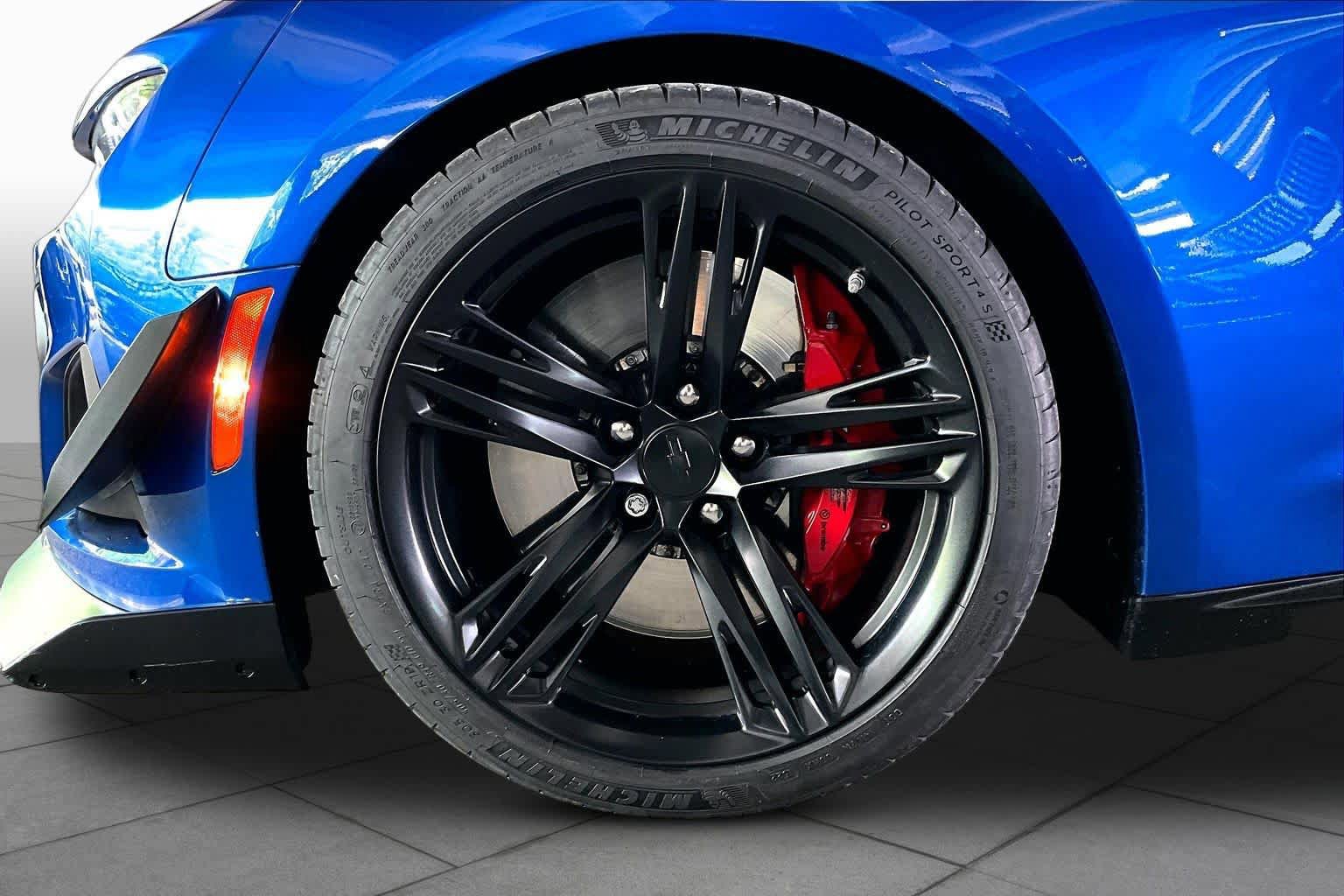 Used 2018 Chevrolet Camaro ZL1 RWD image 10