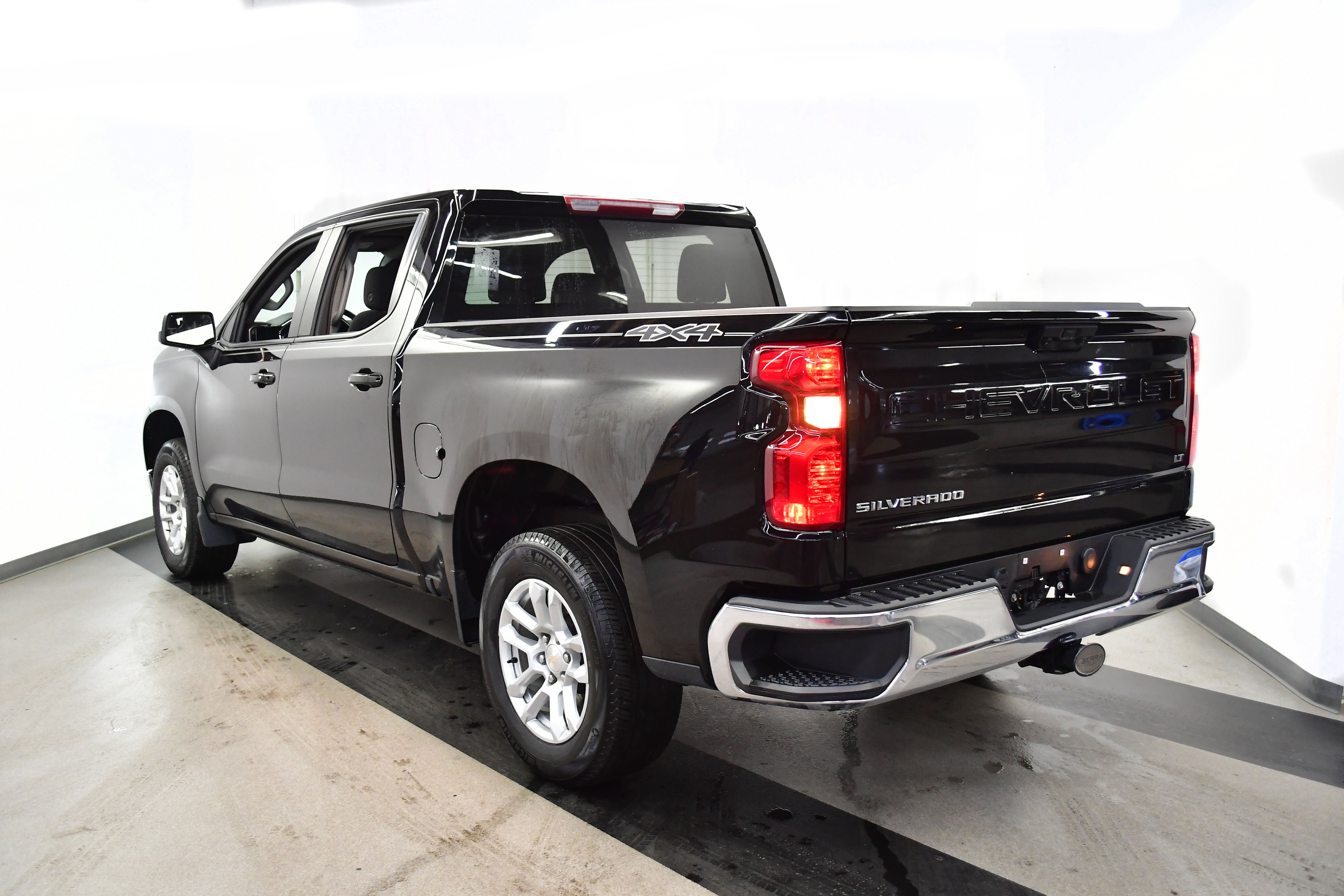 Used 2023 Chevrolet Silverado 1500 LT image 8