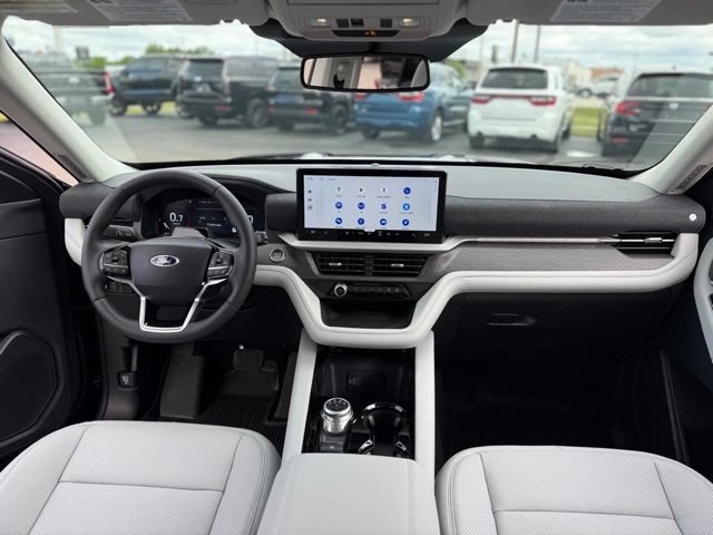New 2026 Ford Explorer Platinum w/ LUX Leather Package AWD/4WD image 2