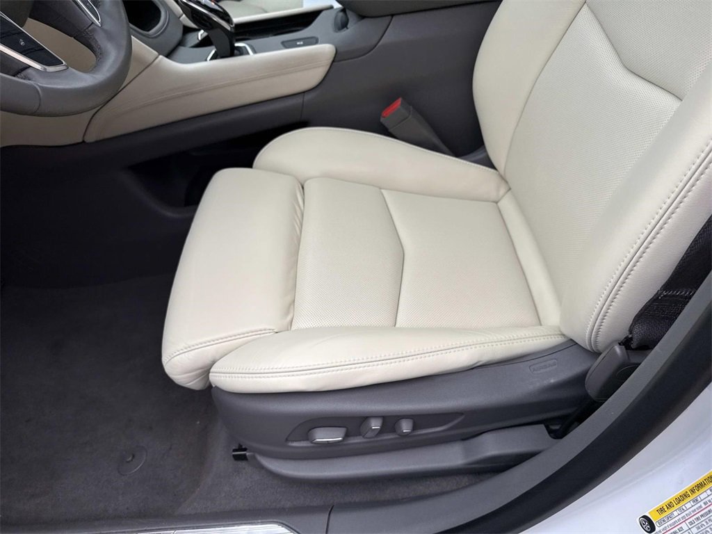 Used 2017 Cadillac XT5 Luxury w/ LPO, Wheel Lock Package image 17