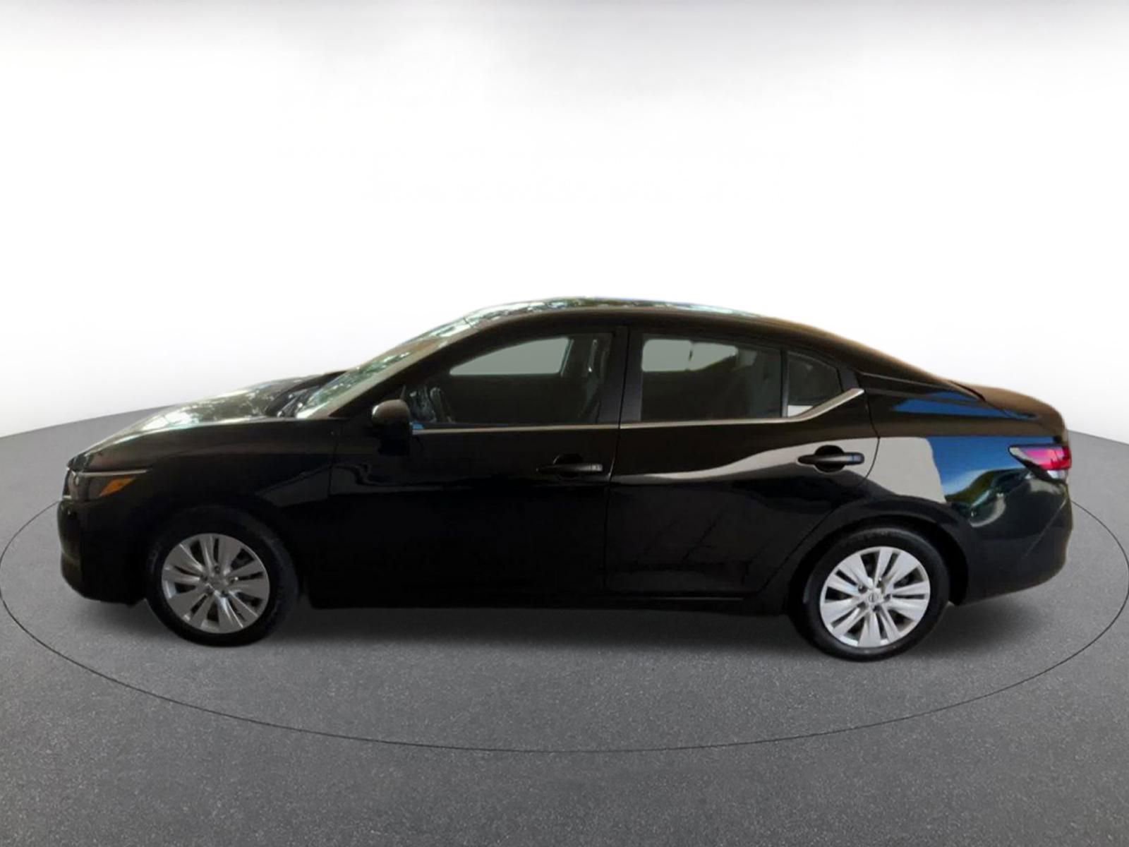 Used 2025 Nissan Sentra S image 8