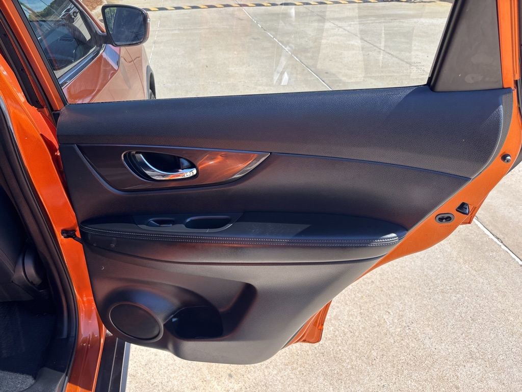 Used 2017 Nissan Rogue SV image 42