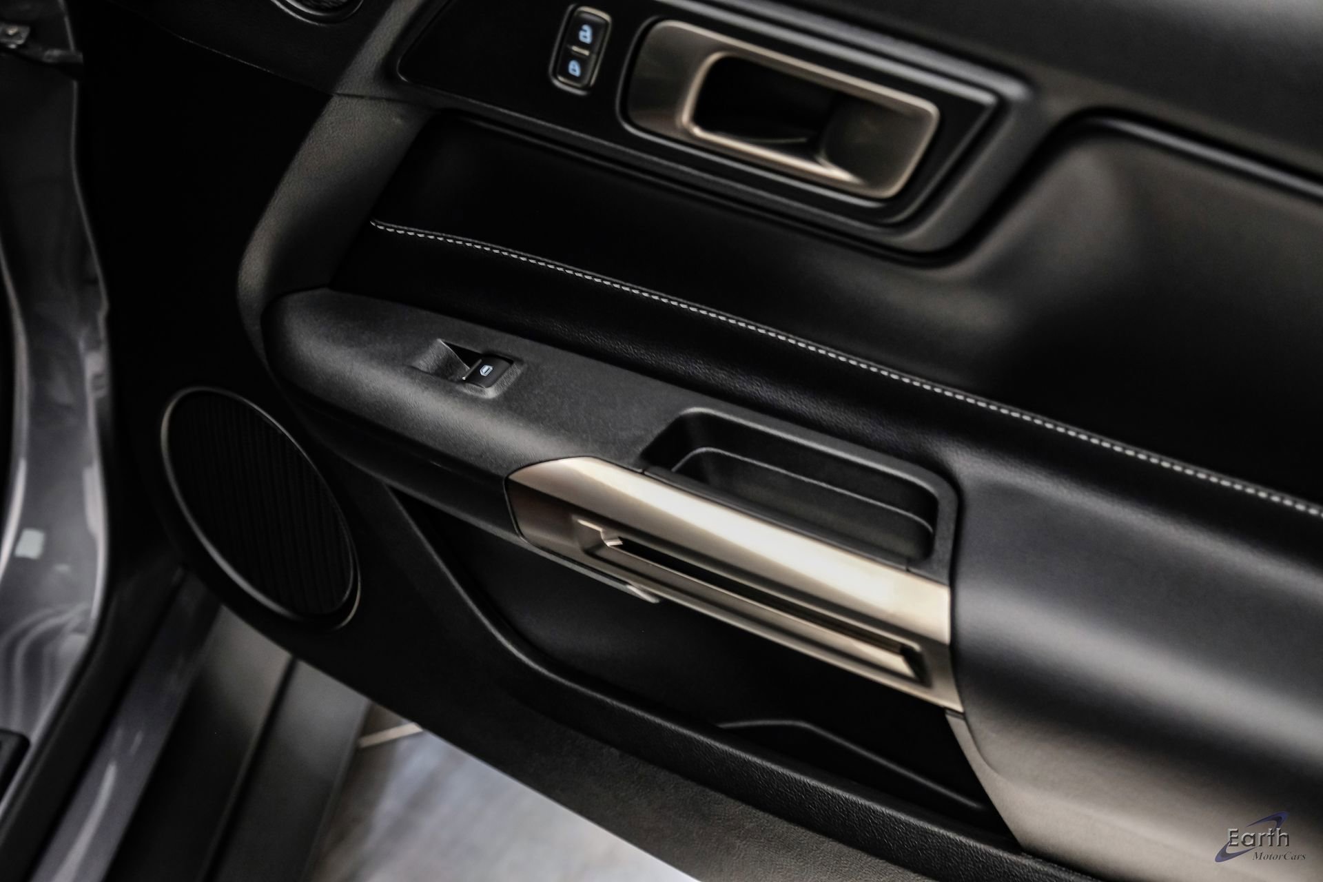 Used 2021 Ford Mustang Shelby GT500 w/ Carbon Fiber Track Pack image 91