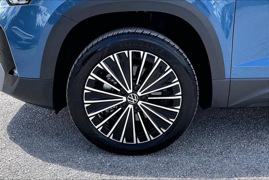 Used 2025 Volkswagen Taos SE image 13