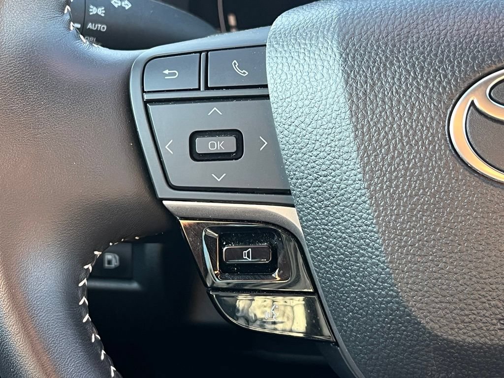 Used 2025 Toyota Camry SE FWD image 15