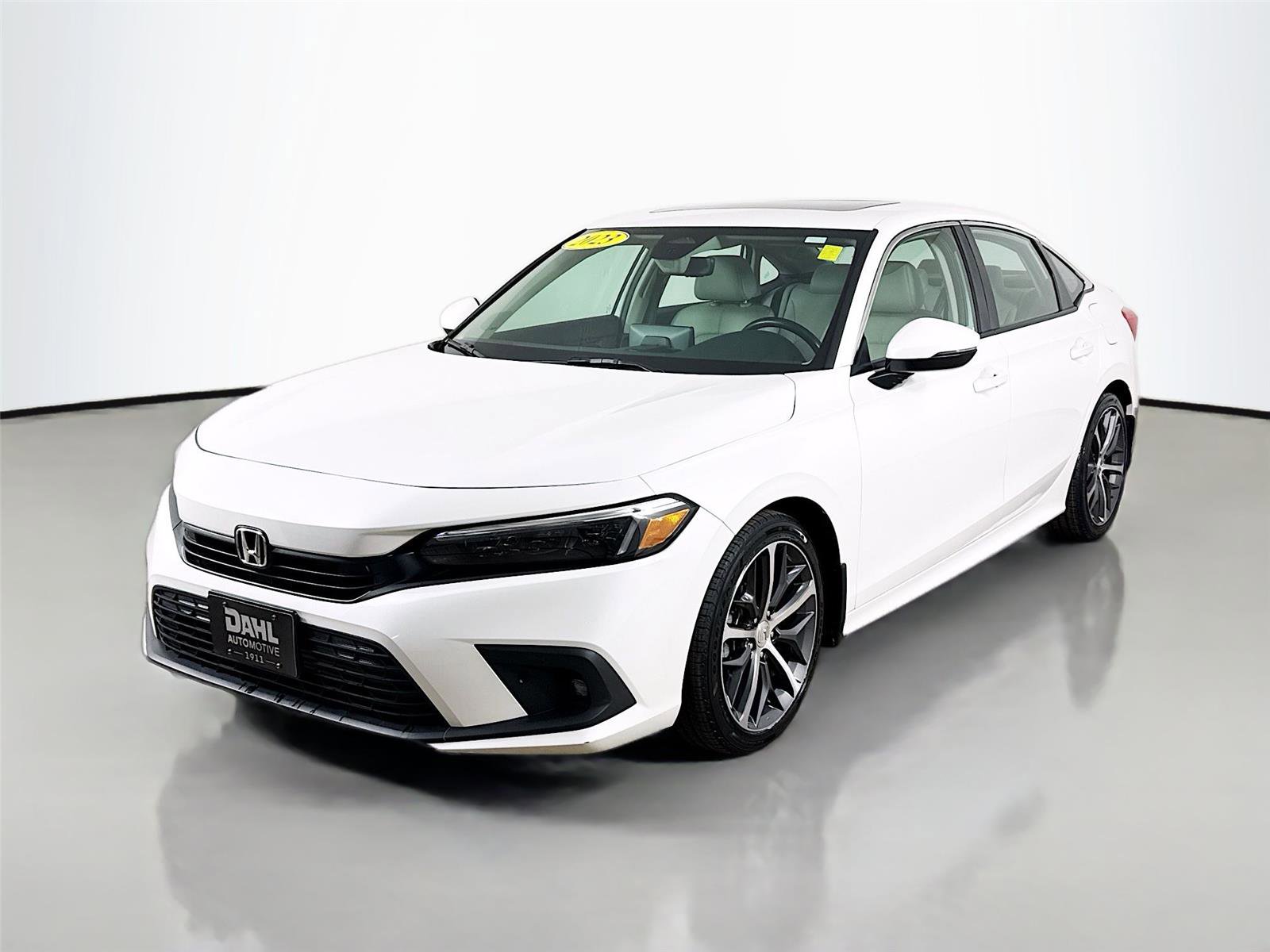 Used 2023 Honda Civic Touring image 4