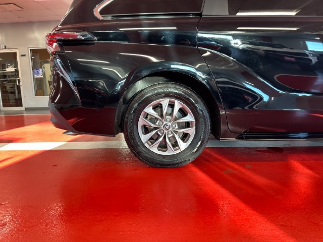 Certified 2026 Toyota Sienna XLE FWD image 29