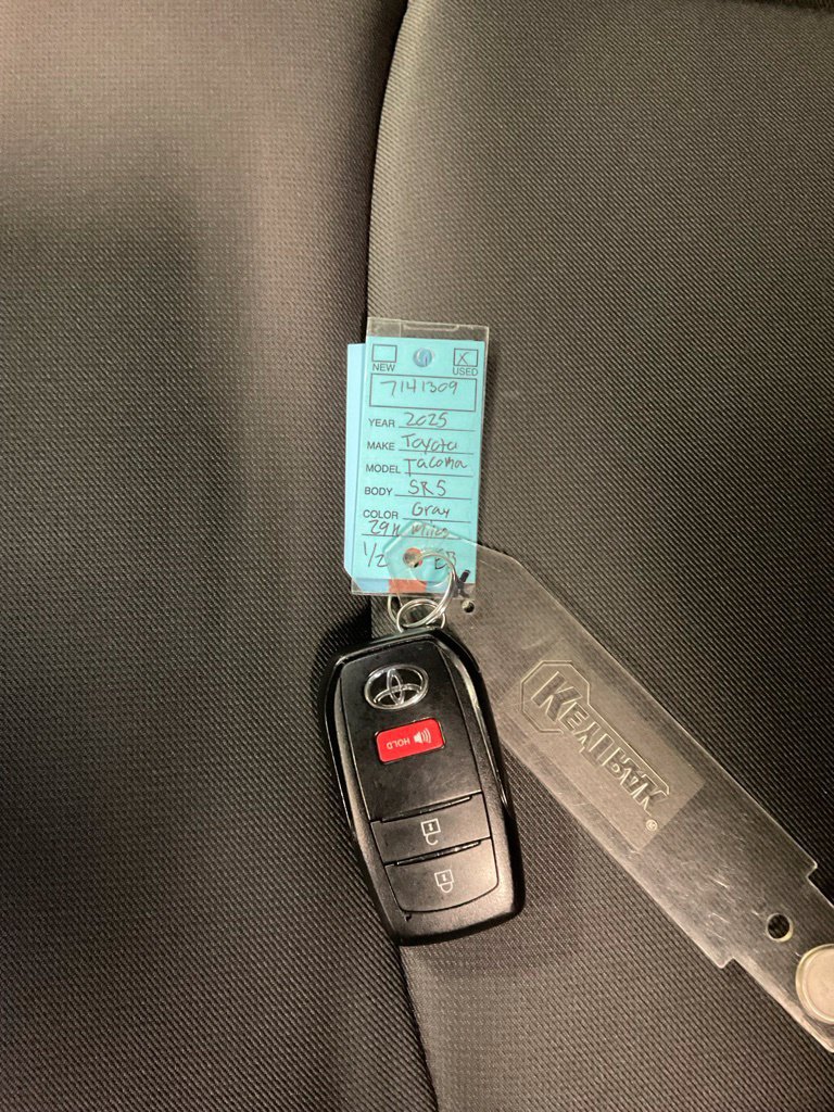 Used 2025 Toyota Tacoma SR5 AWD/4WD image 29