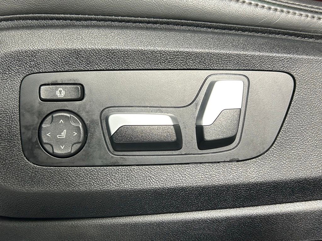 Used 2024 BMW X6 xDrive40i w/ Executive Package image 34