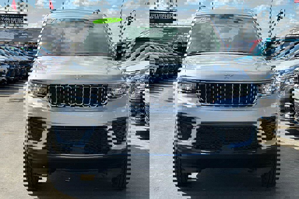 New 2025 Jeep Grand Cherokee Laredo X w/ Luxury Tech Group I image 9