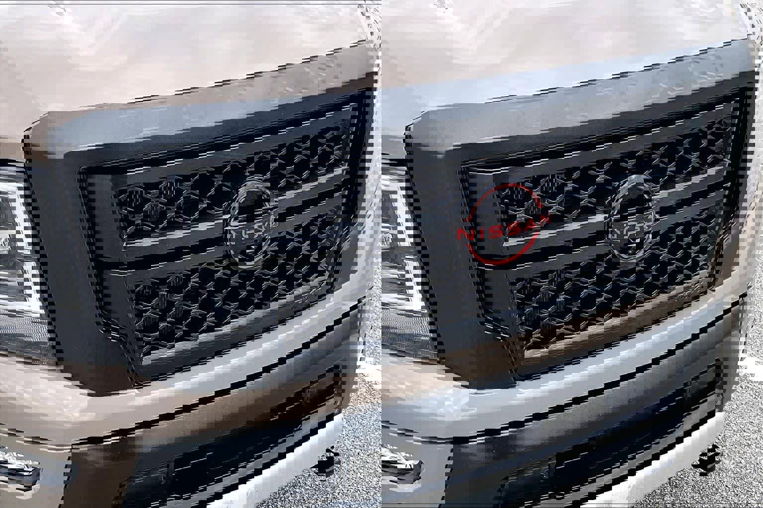 Used 2024 Nissan Titan PRO-4X w/ Pro-4x Convenience Package image 30