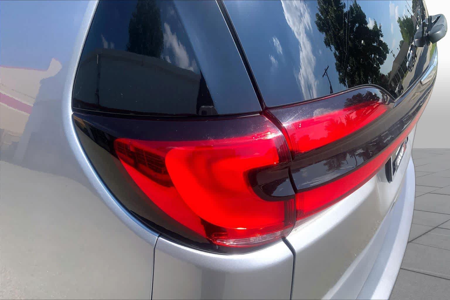 Used 2021 Chrysler Pacifica Touring-L FWD image 27