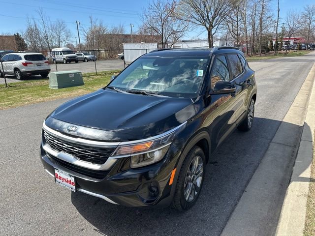 Certified 2021 Kia Seltos S image 4