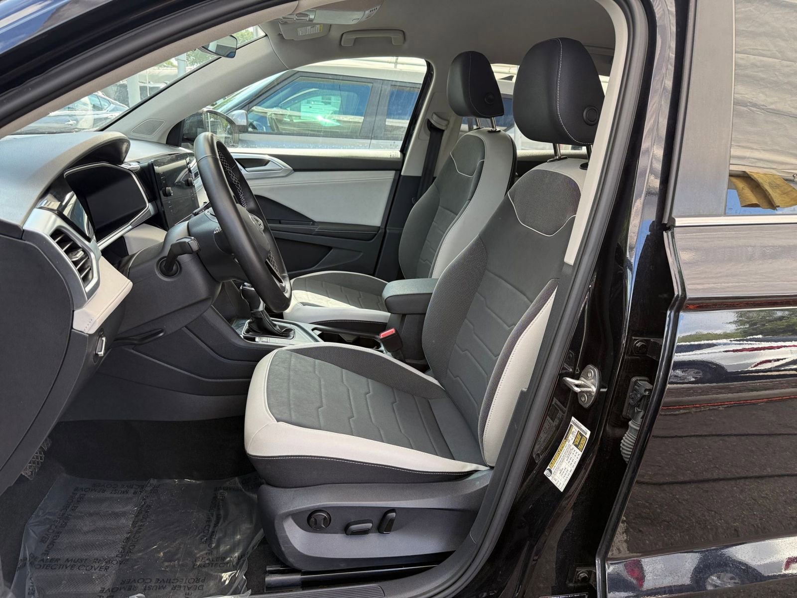 Used 2025 Volkswagen Taos SE FWD image 34