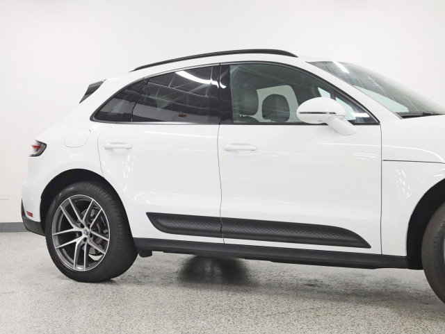 Used 2023 Porsche Macan image 3