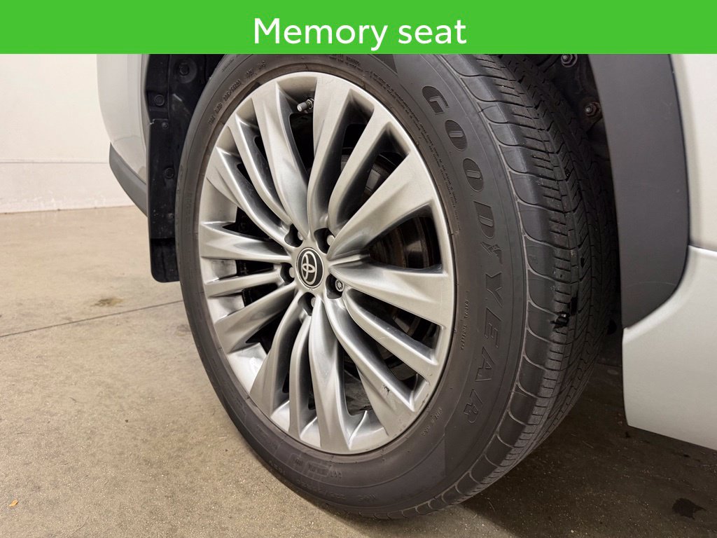 Used 2022 Toyota Highlander Platinum AWD/4WD image 11