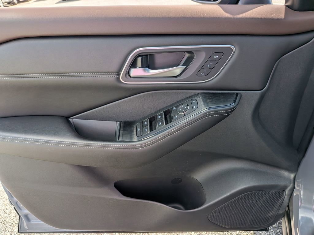 Used 2021 Nissan Rogue SL w/ Premium Package image 33