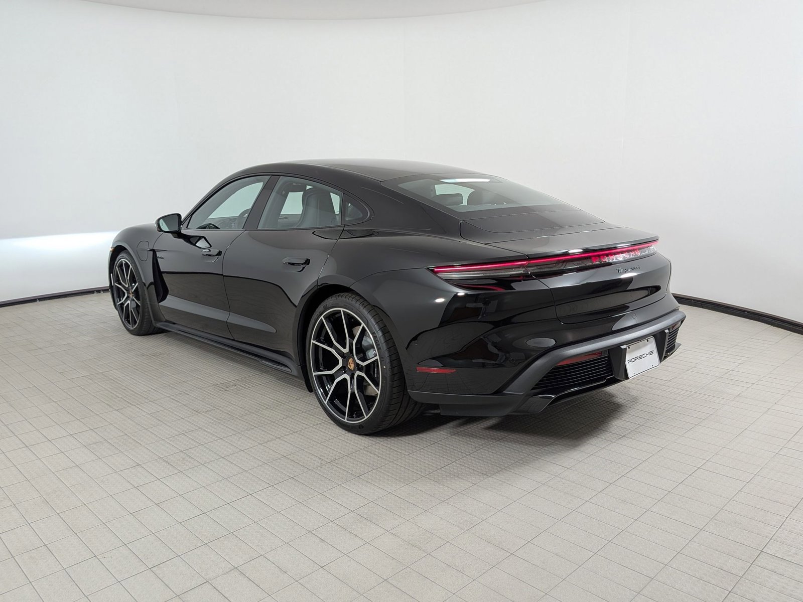 New 2026 Porsche Taycan AWD/4WD video 3