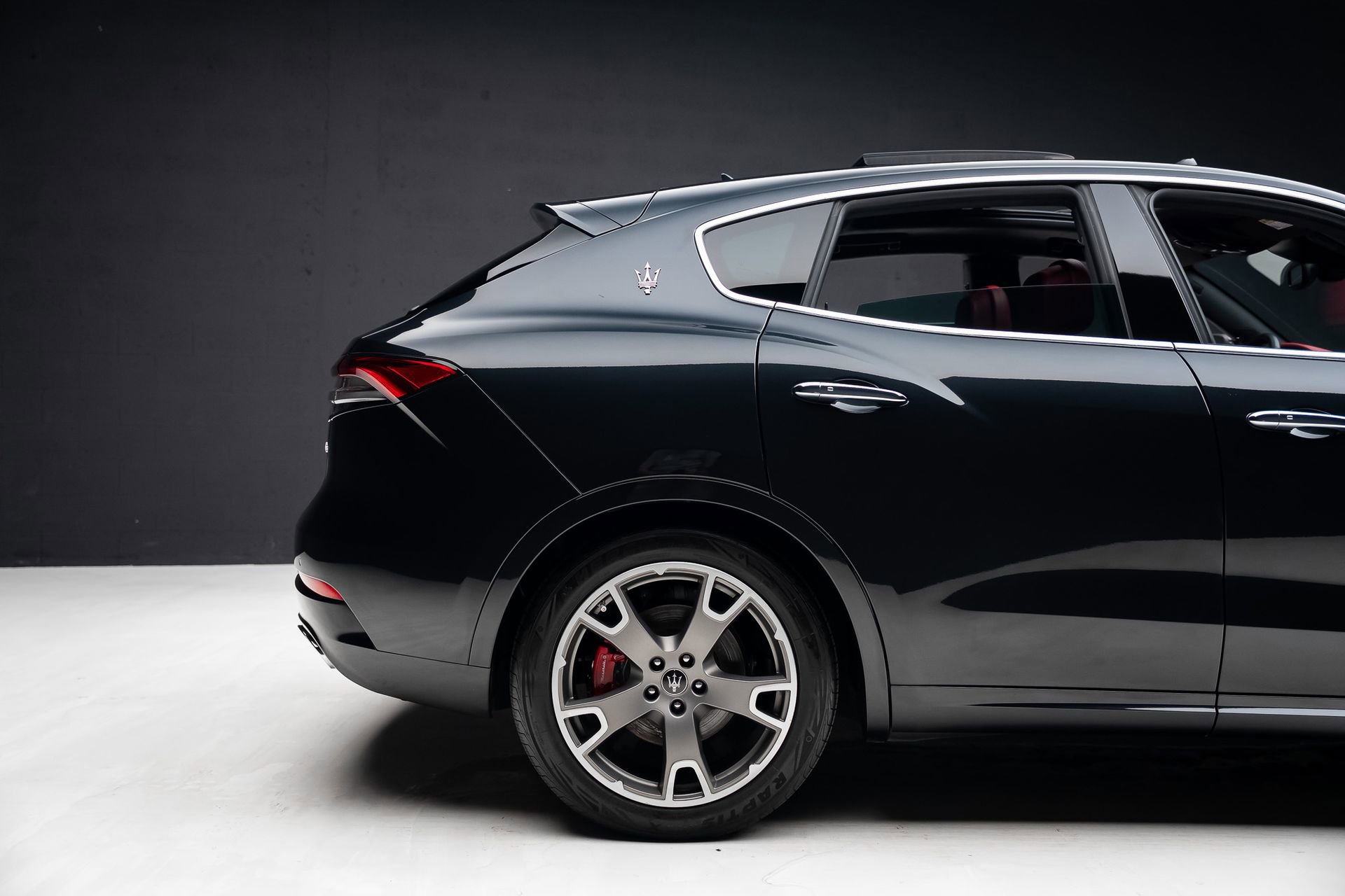 Used 2022 Maserati Levante GT AWD/4WD image 39