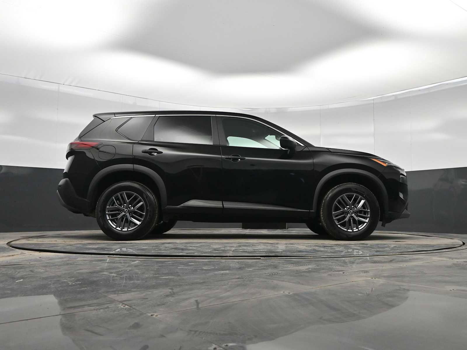Used 2023 Nissan Rogue S image 37