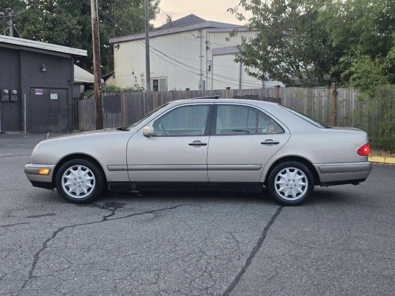 Used 1997 Mercedes-Benz E 320 Sedan image 4