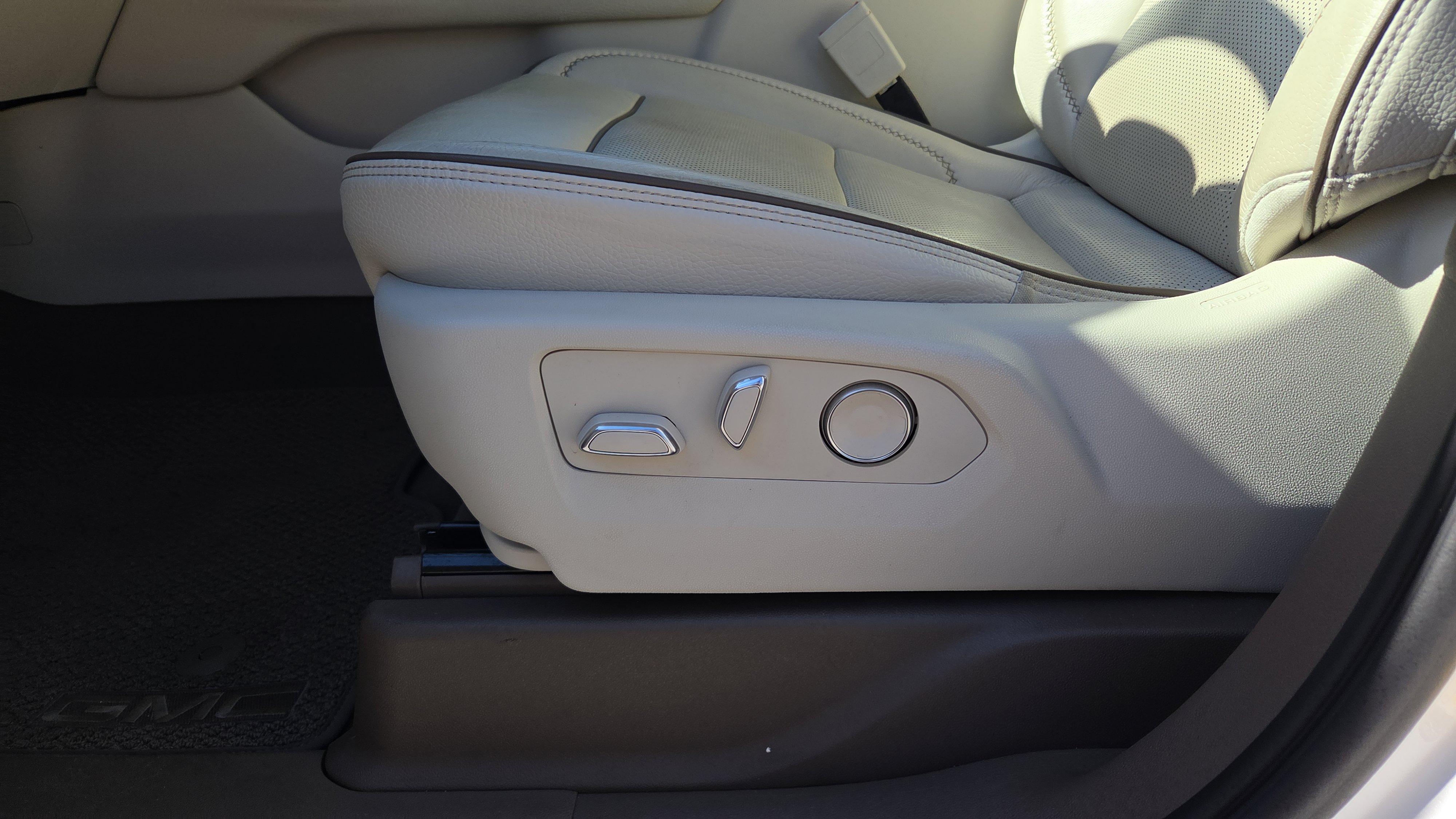 Used 2021 GMC Yukon Denali w/ Denali Premium Package RWD image 19