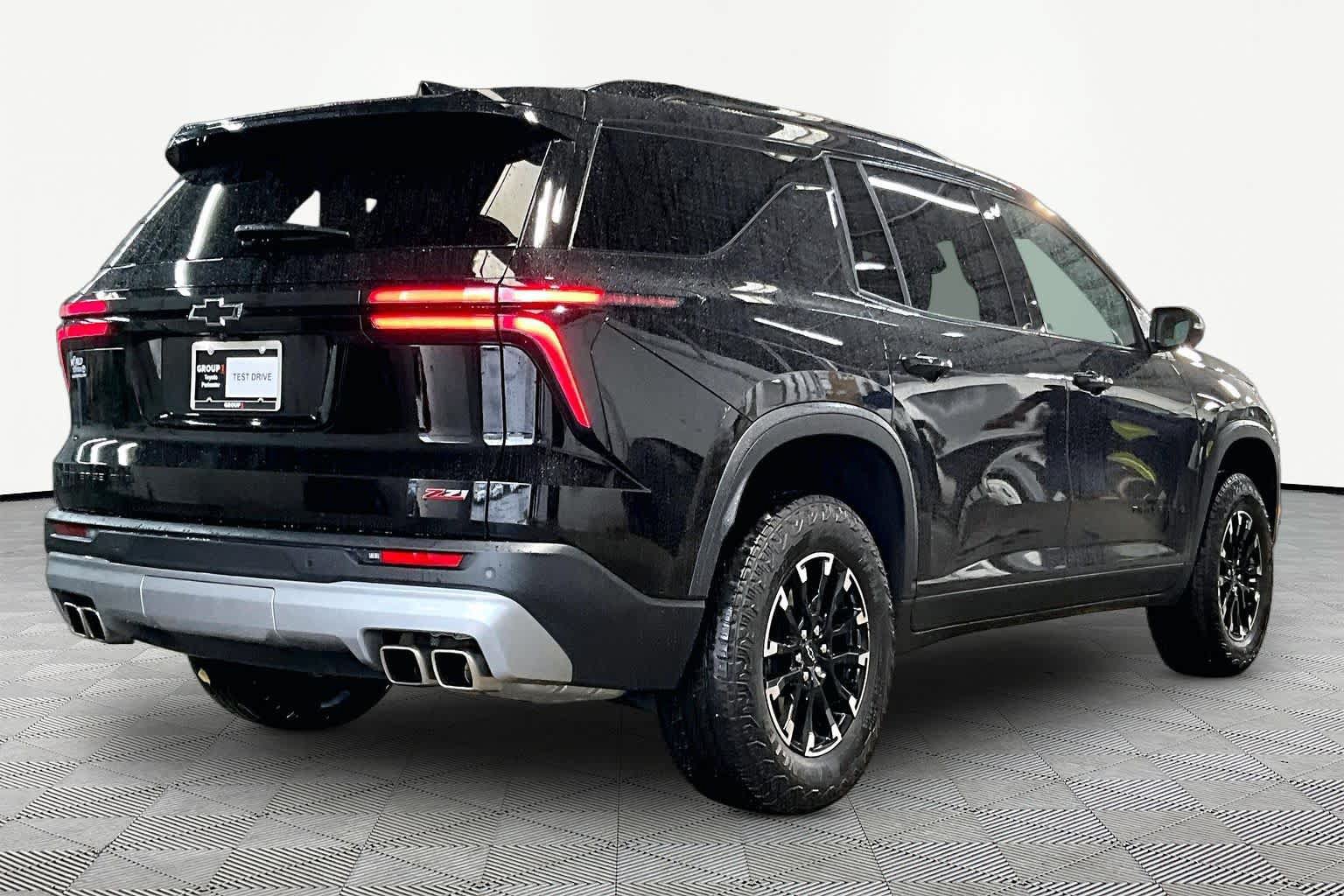 Used 2024 Chevrolet Traverse Z71 AWD/4WD image 13