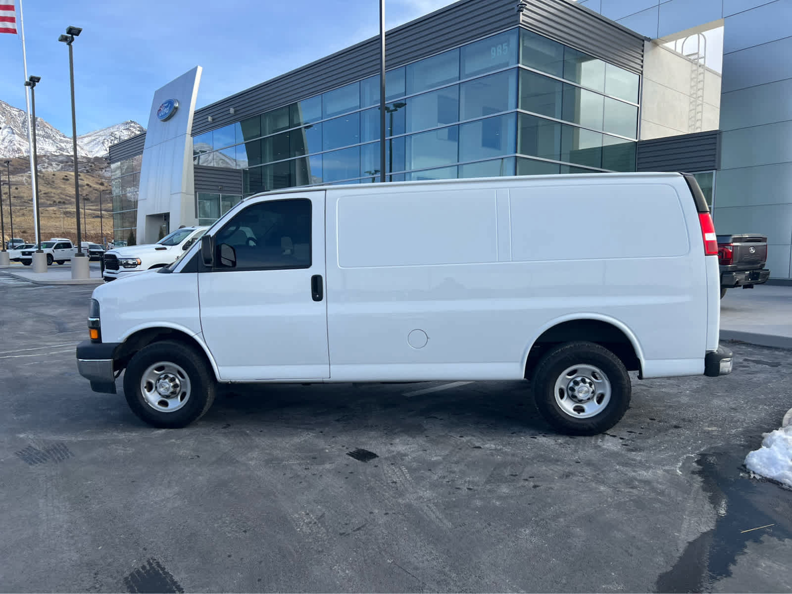 Used 2021 Chevrolet Express 2500 w/ Driver Convenience Package image 12