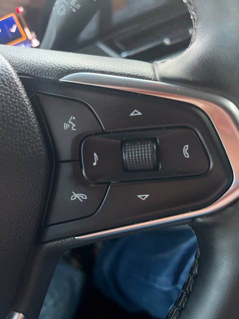 Used 2025 Chevrolet TrailBlazer LT w/ LT Cold Weather Package FWD image 17