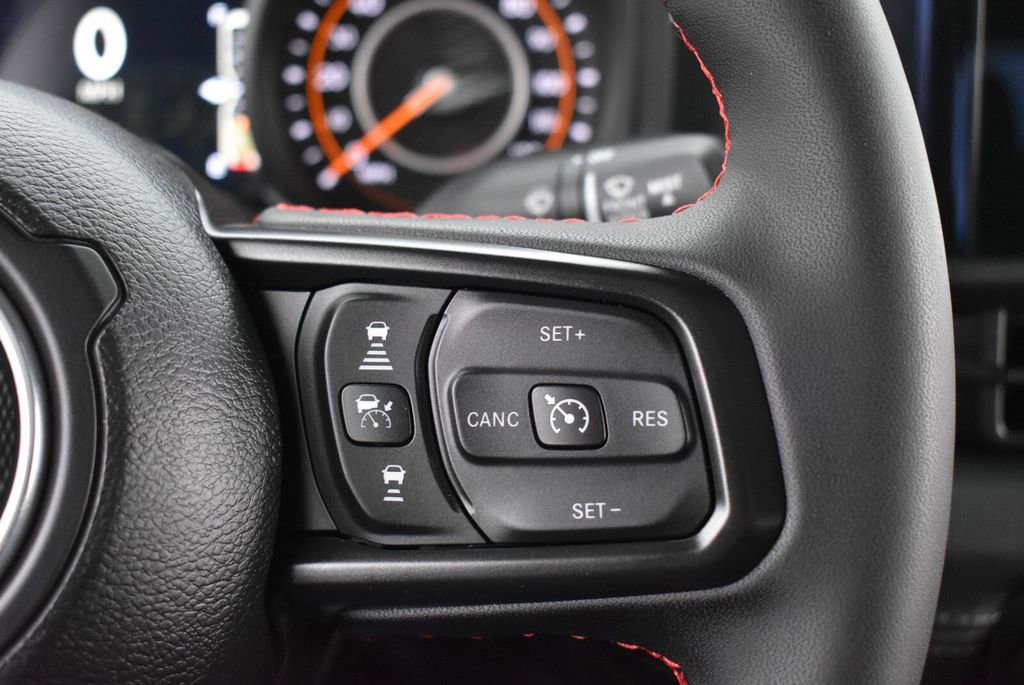 Used 2024 Jeep Gladiator Rubicon w/ Technology Group image 18