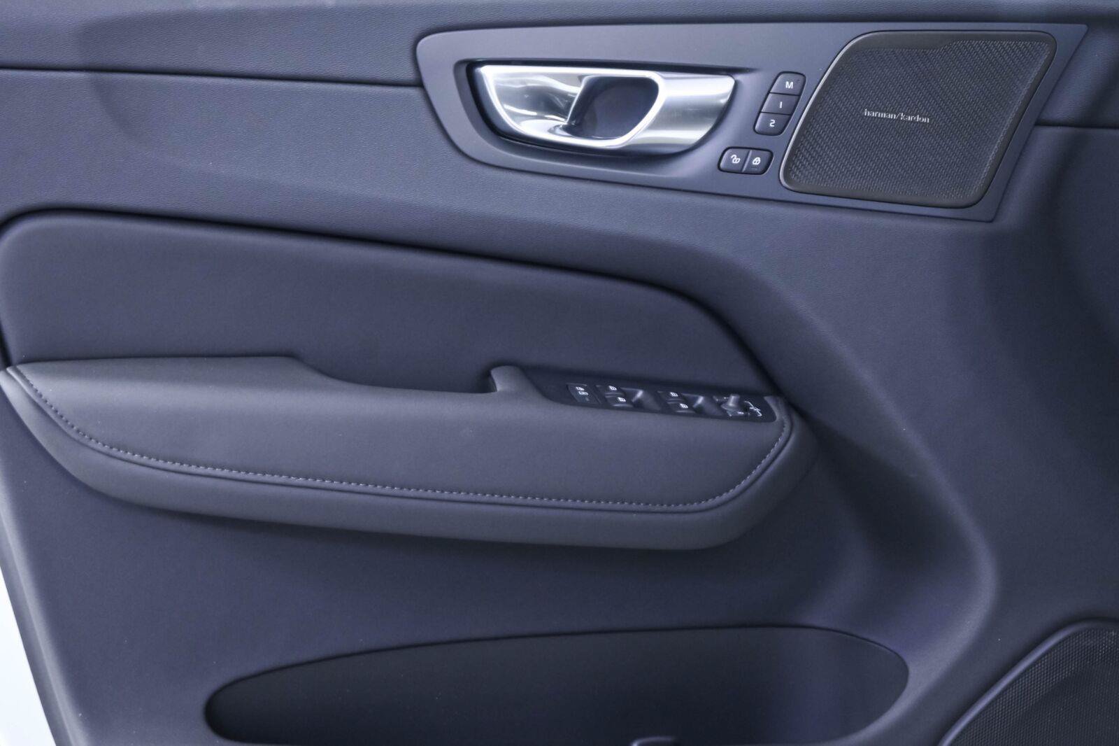 New 2026 Volvo XC60 B5 Ultra w/ Protection Package Premier AWD/4WD image 6