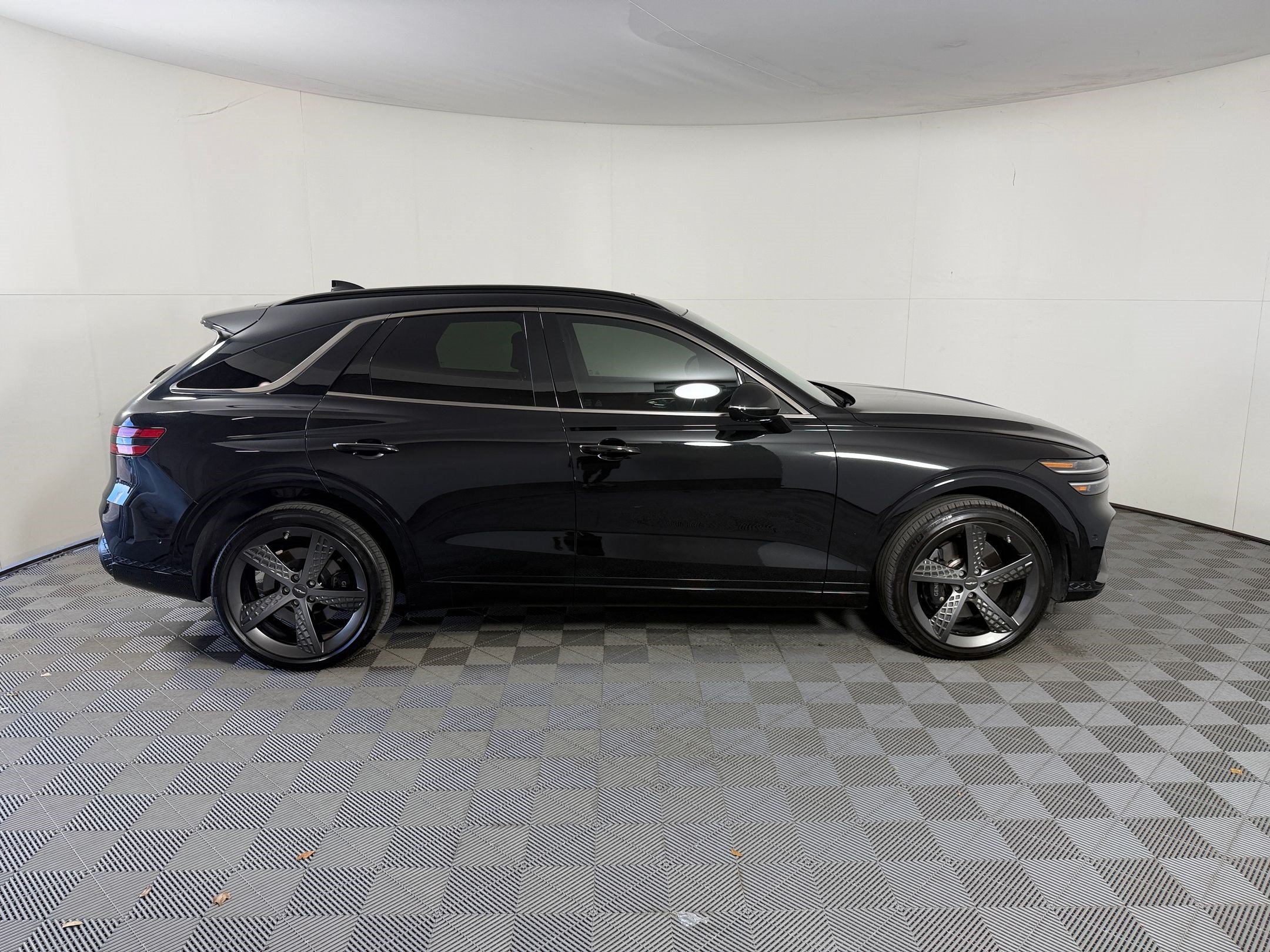 Used 2024 Genesis GV70 3.5T Sport w/ Sport Advanced Package AWD/4WD image 8