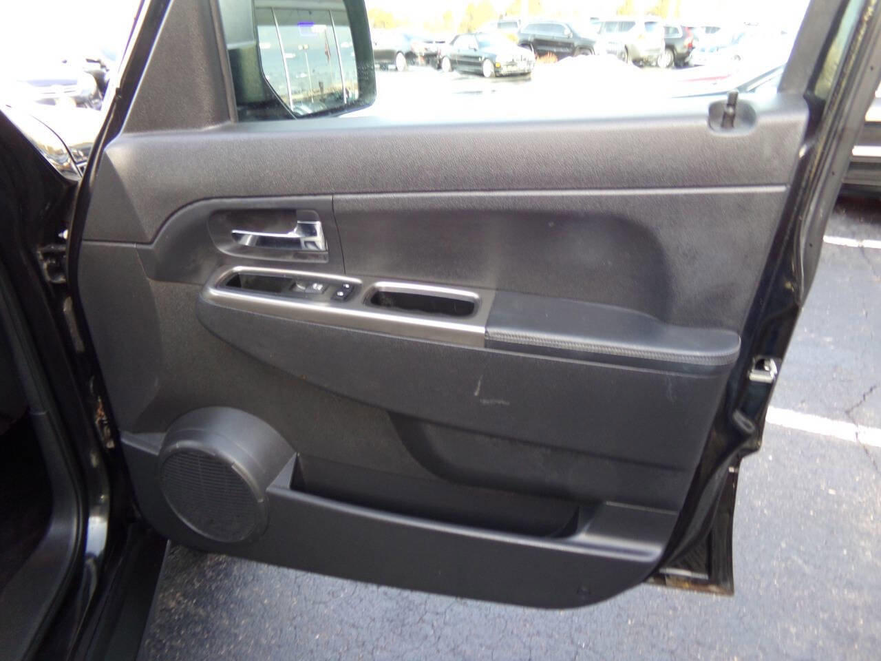 Used 2012 Jeep Liberty Limited Jet w/ Comfort/Convenience Group image 26