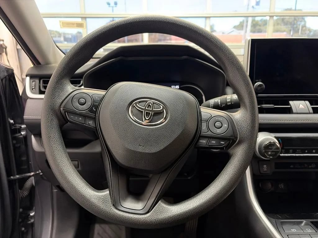Used 2025 Toyota RAV4 XLE AWD/4WD image 23