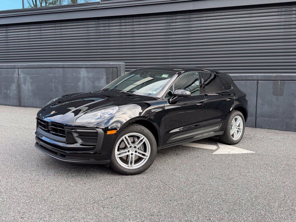Certified 2026 Porsche Macan AWD/4WD image 1
