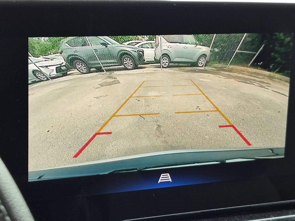 Used 2025 Chevrolet TrailBlazer LT AWD/4WD image 17