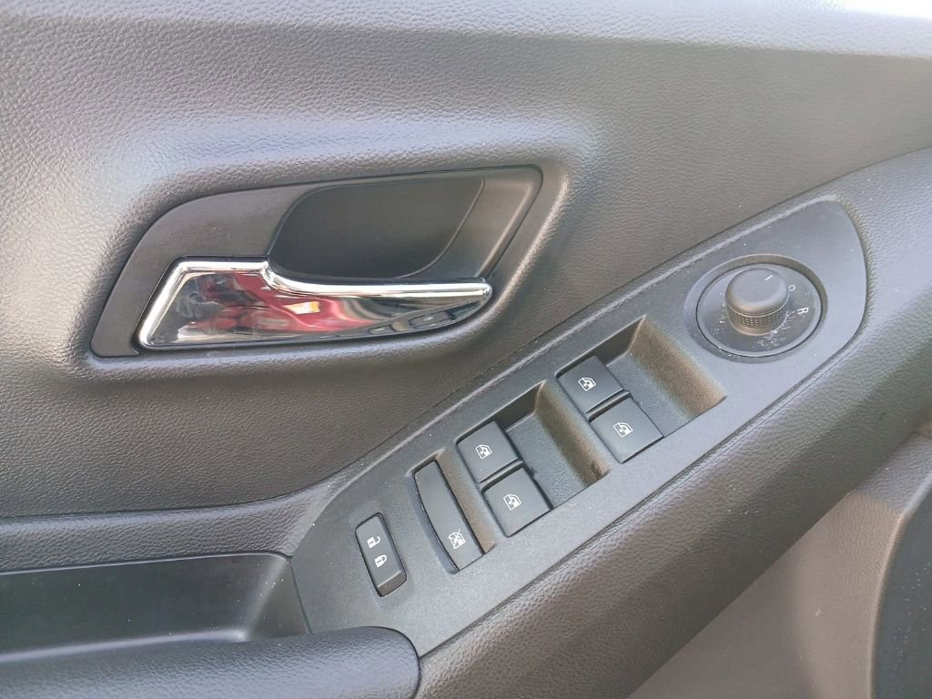 Used 2019 Chevrolet Trax LT w/ Driver Confidence Package image 12