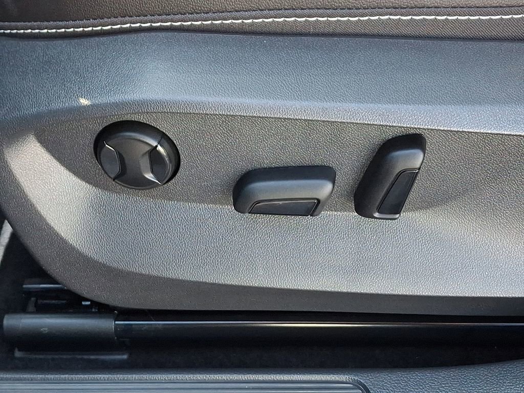 Certified 2023 Volkswagen Taos SEL image 28