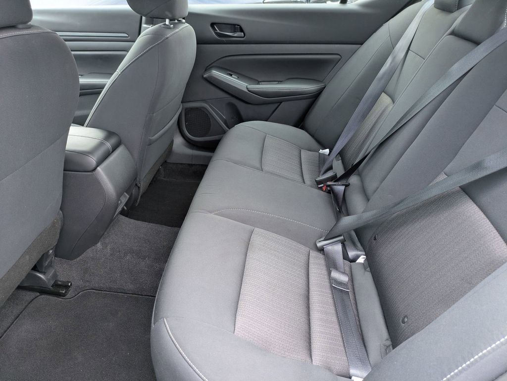 Used 2025 Nissan Altima 2.5 SV FWD image 28