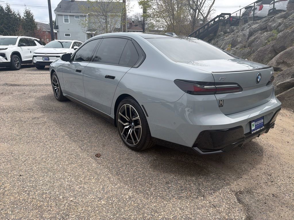Used 2025 BMW i7 eDrive50 w/ M Sport Package RWD image 3