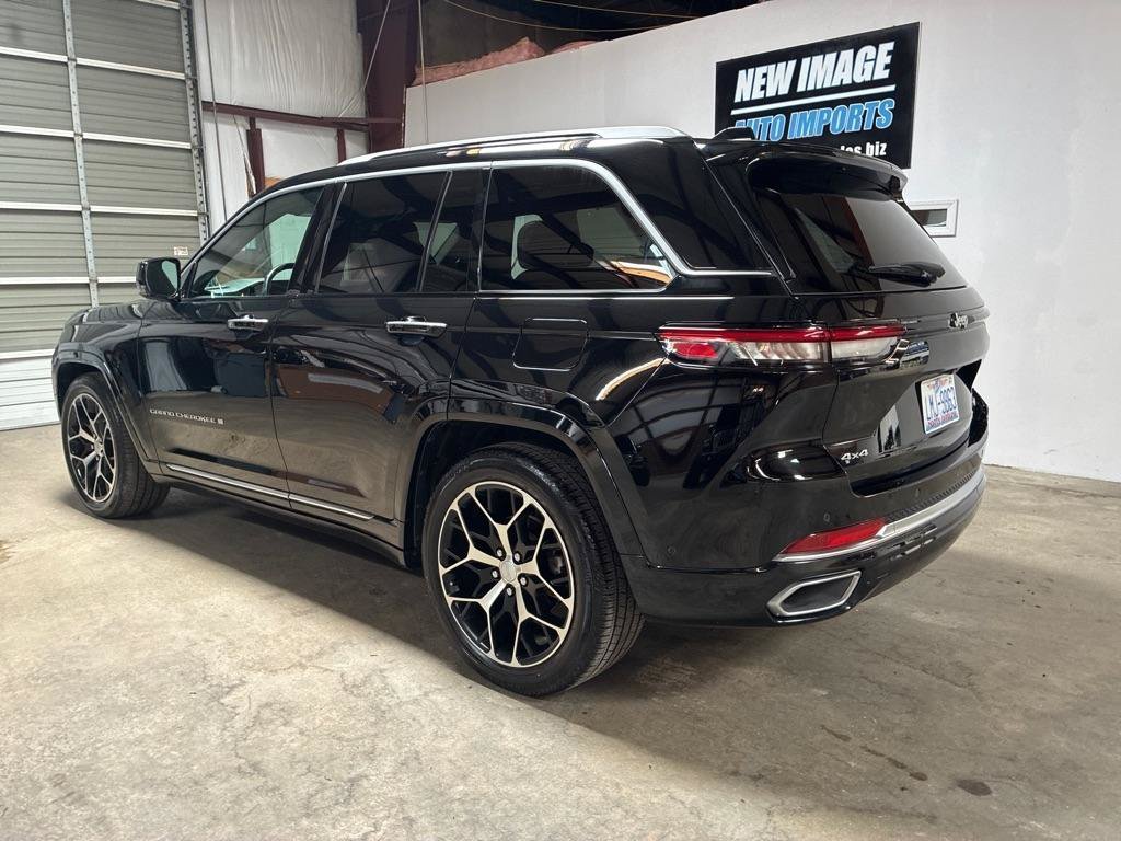 Used 2023 Jeep Grand Cherokee Summit AWD/4WD image 6
