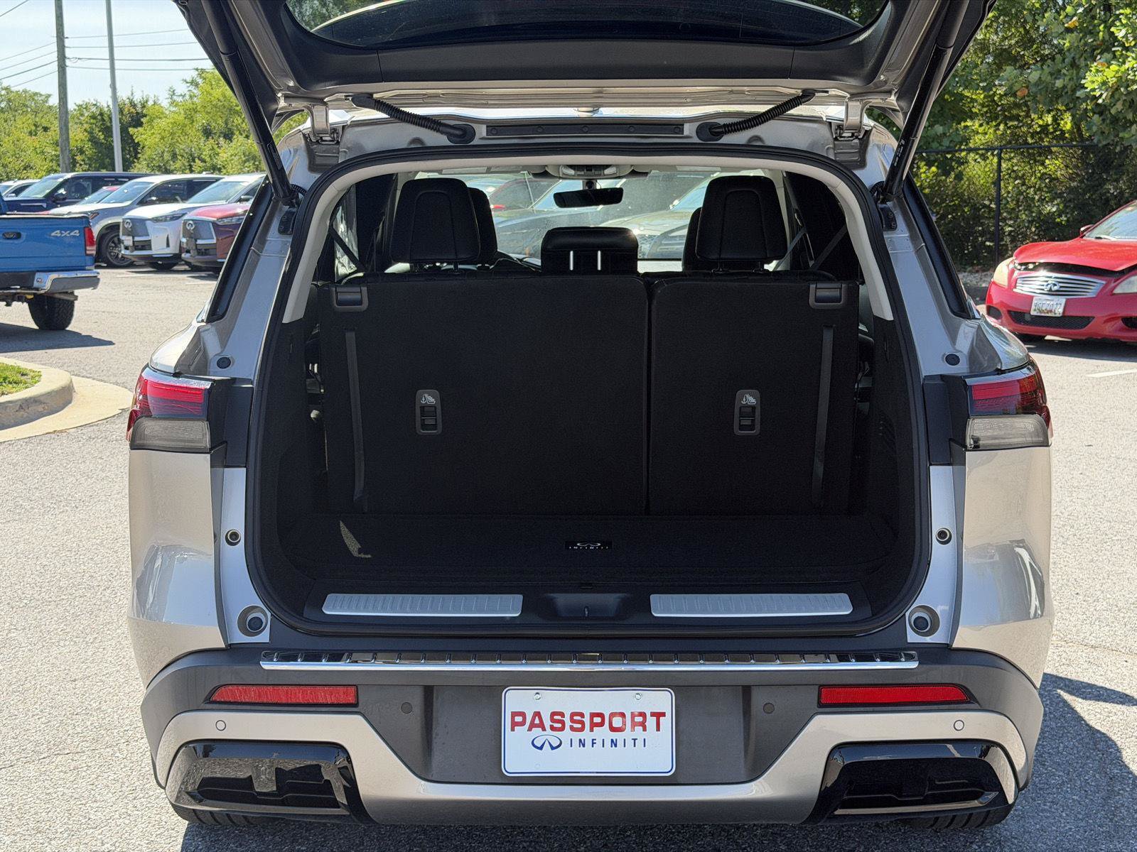 Used 2023 INFINITI QX60 Luxe w/ Cargo Package AWD/4WD image 16