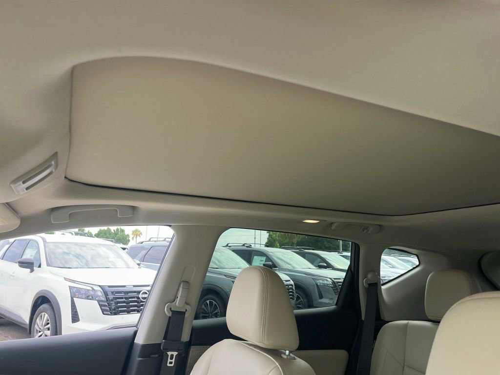 Used 2023 Nissan Murano SL w/ SL Moonroof Package FWD image 11