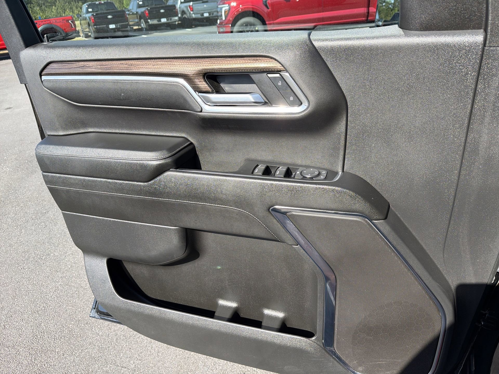 Used 2024 Chevrolet Silverado 1500 LT image 17