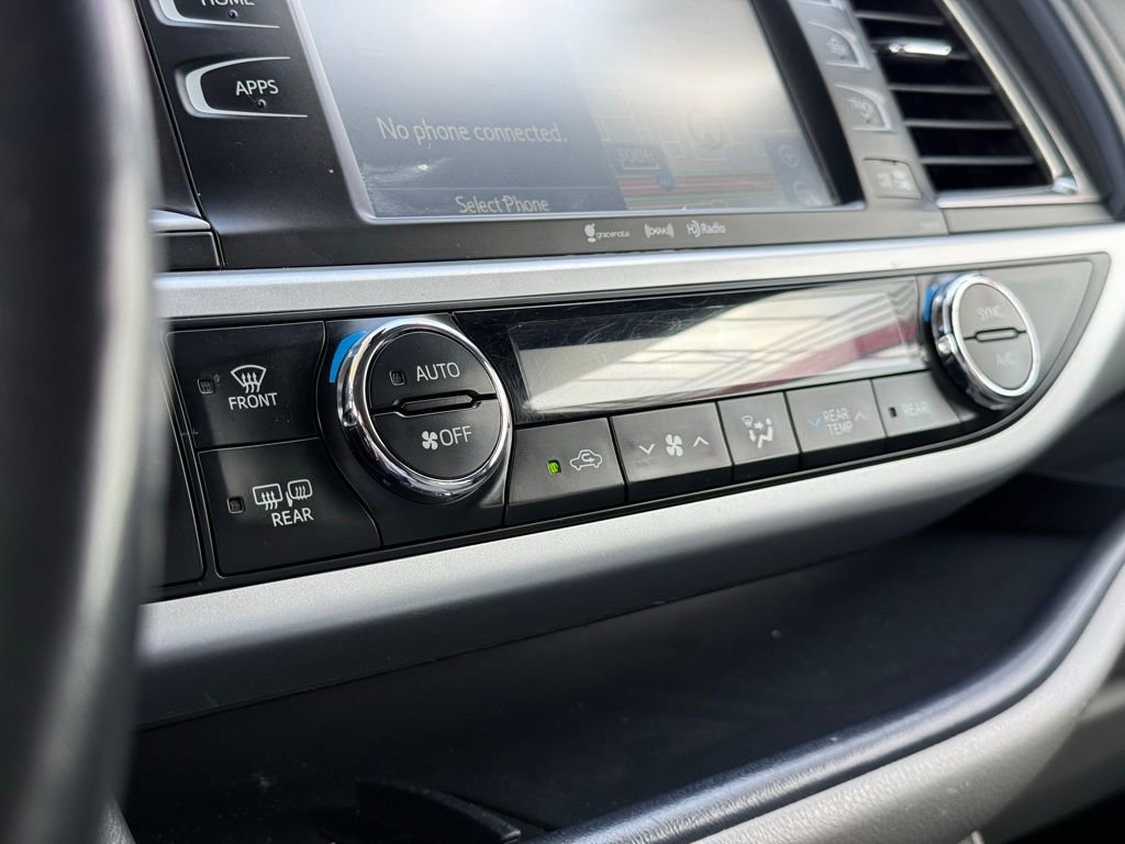 Used 2018 Toyota Highlander XLE image 27