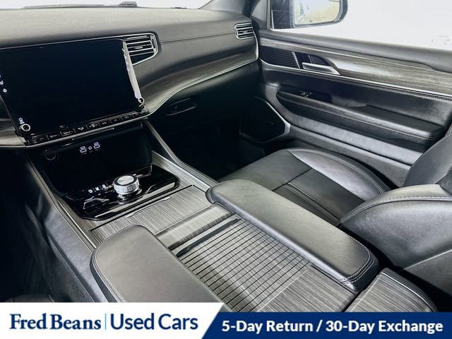 Used 2024 Jeep Wagoneer L Series II w/ Flexible Seating Group image 25