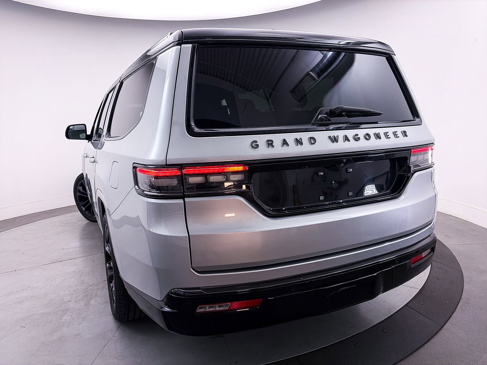 Used 2024 Jeep Grand Wagoneer L Series II w/ Quick Order Packagew 28T image 12