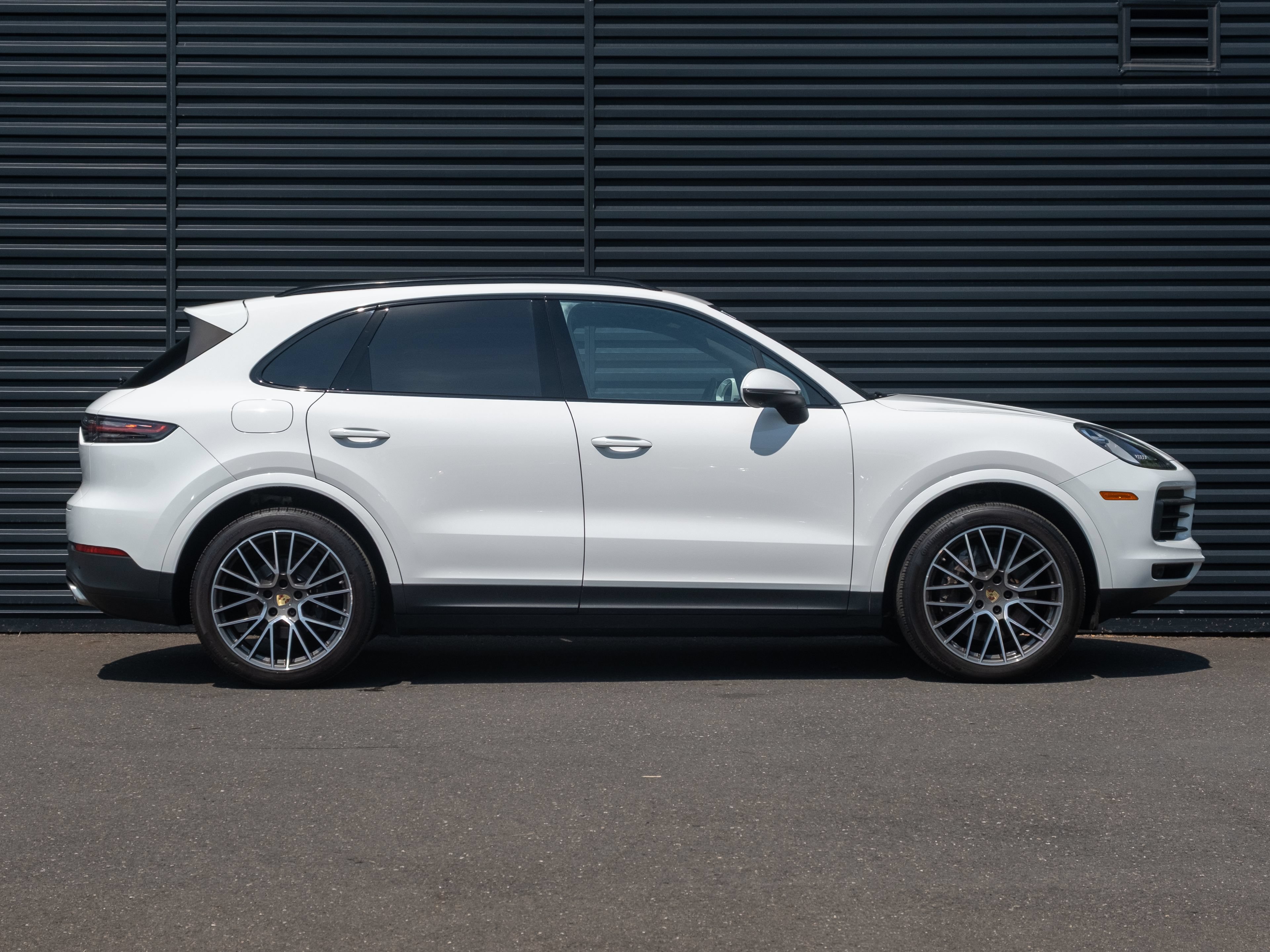 Certified 2023 Porsche Cayenne AWD/4WD image 9