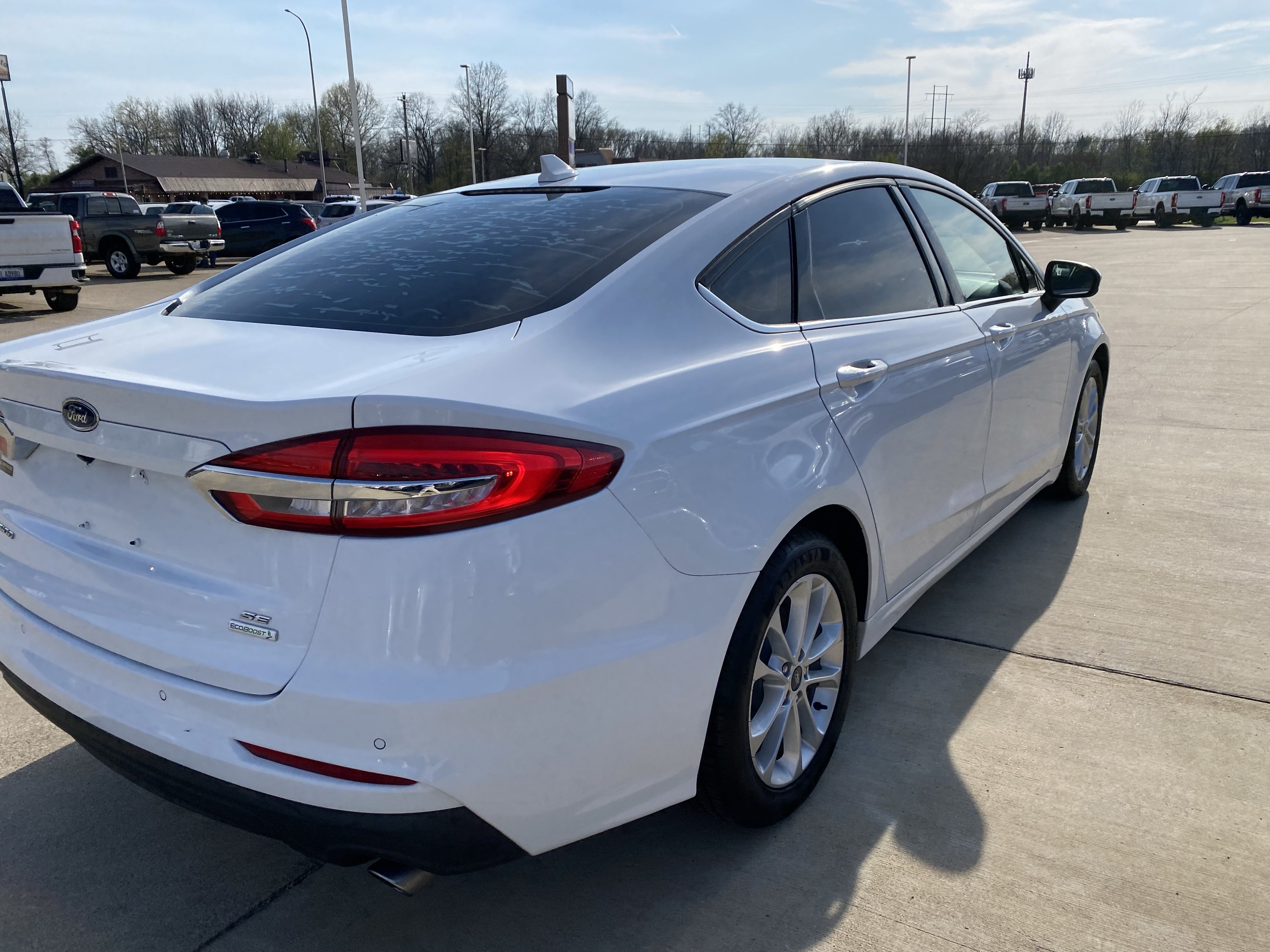 Used 2019 Ford Fusion SE FWD image 6